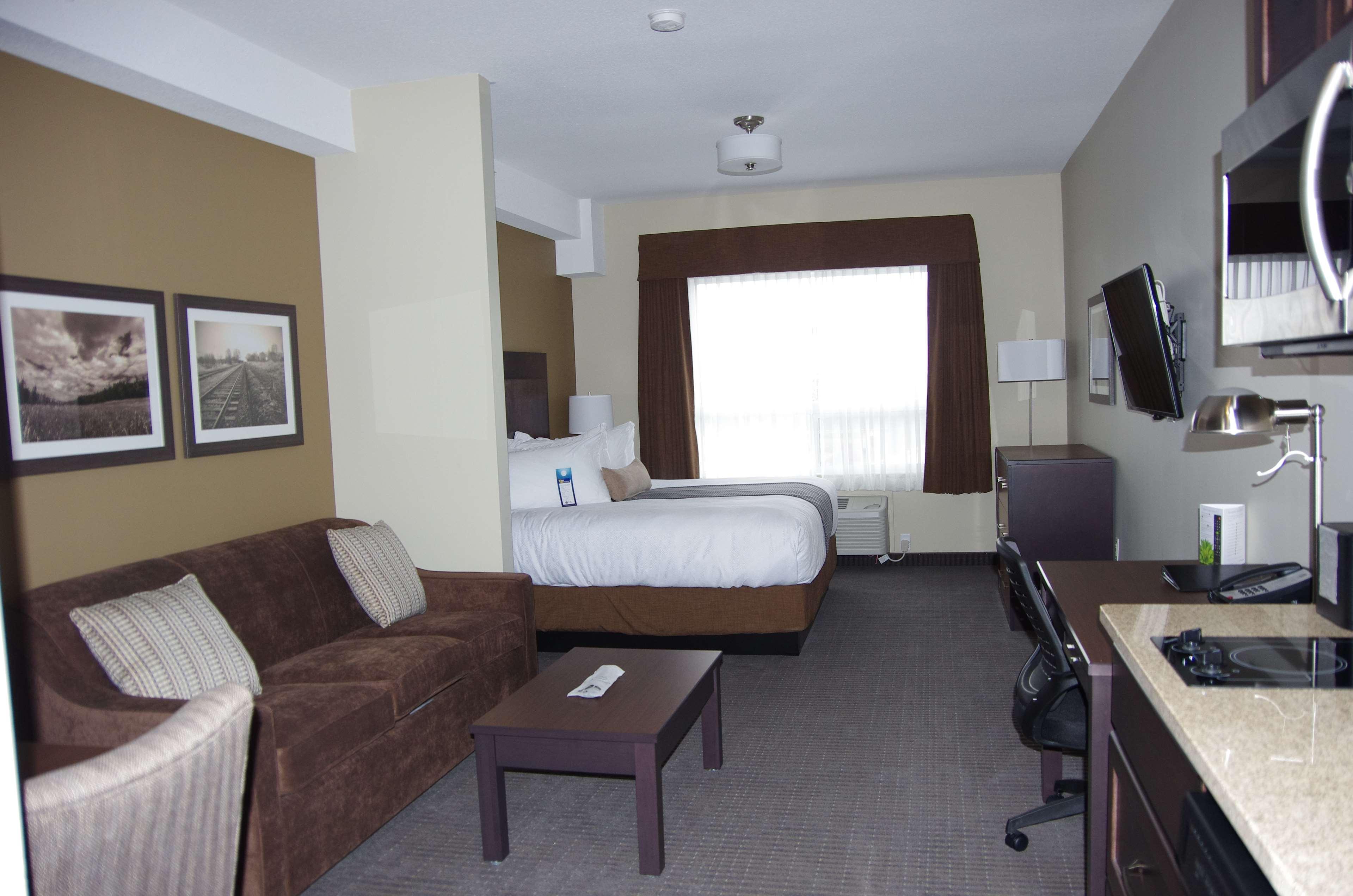 Best Western Plus Lacombe Inn&Suites Exterior foto