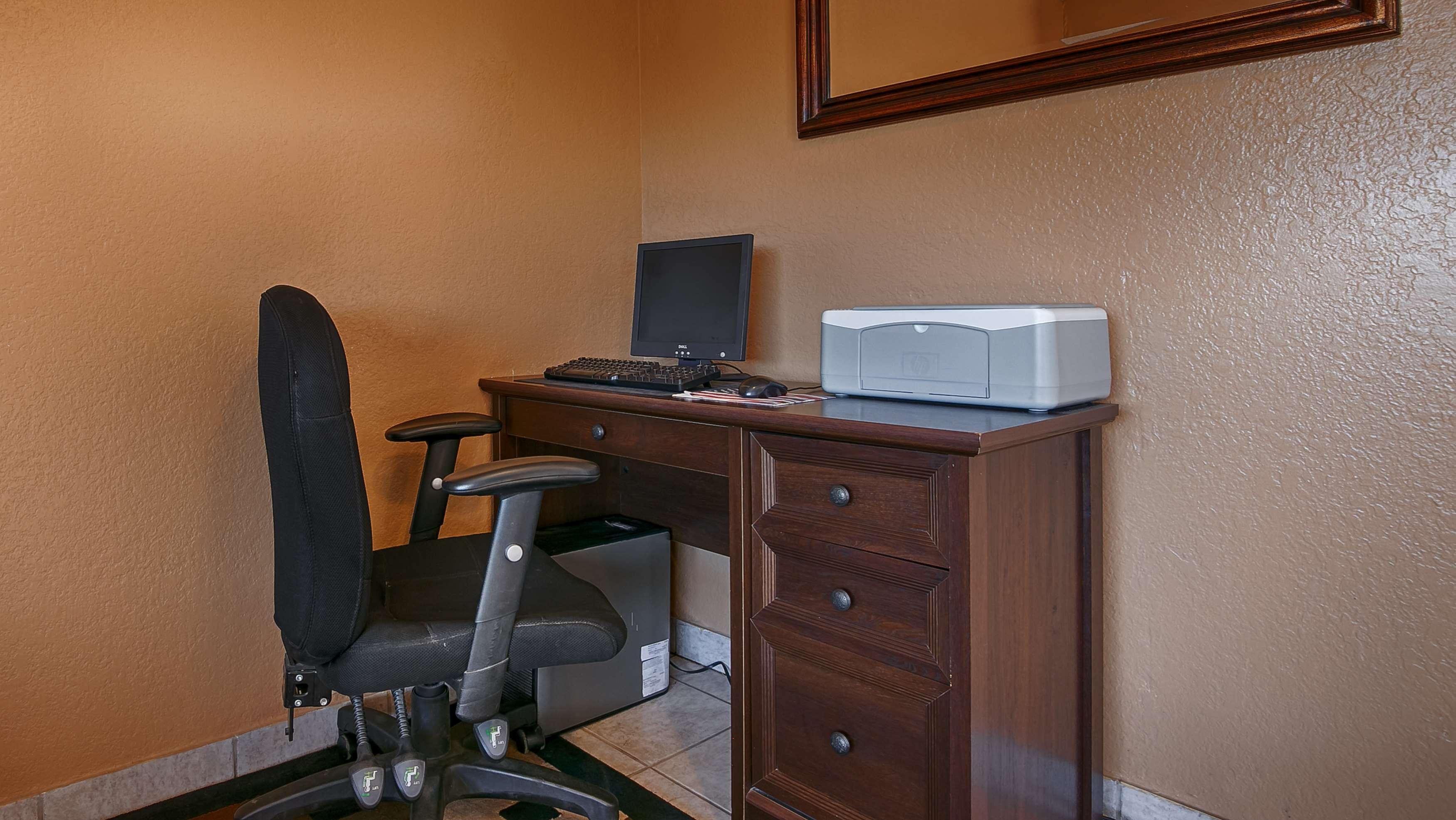 Best Western Plus Lacombe Inn&Suites Exterior foto
