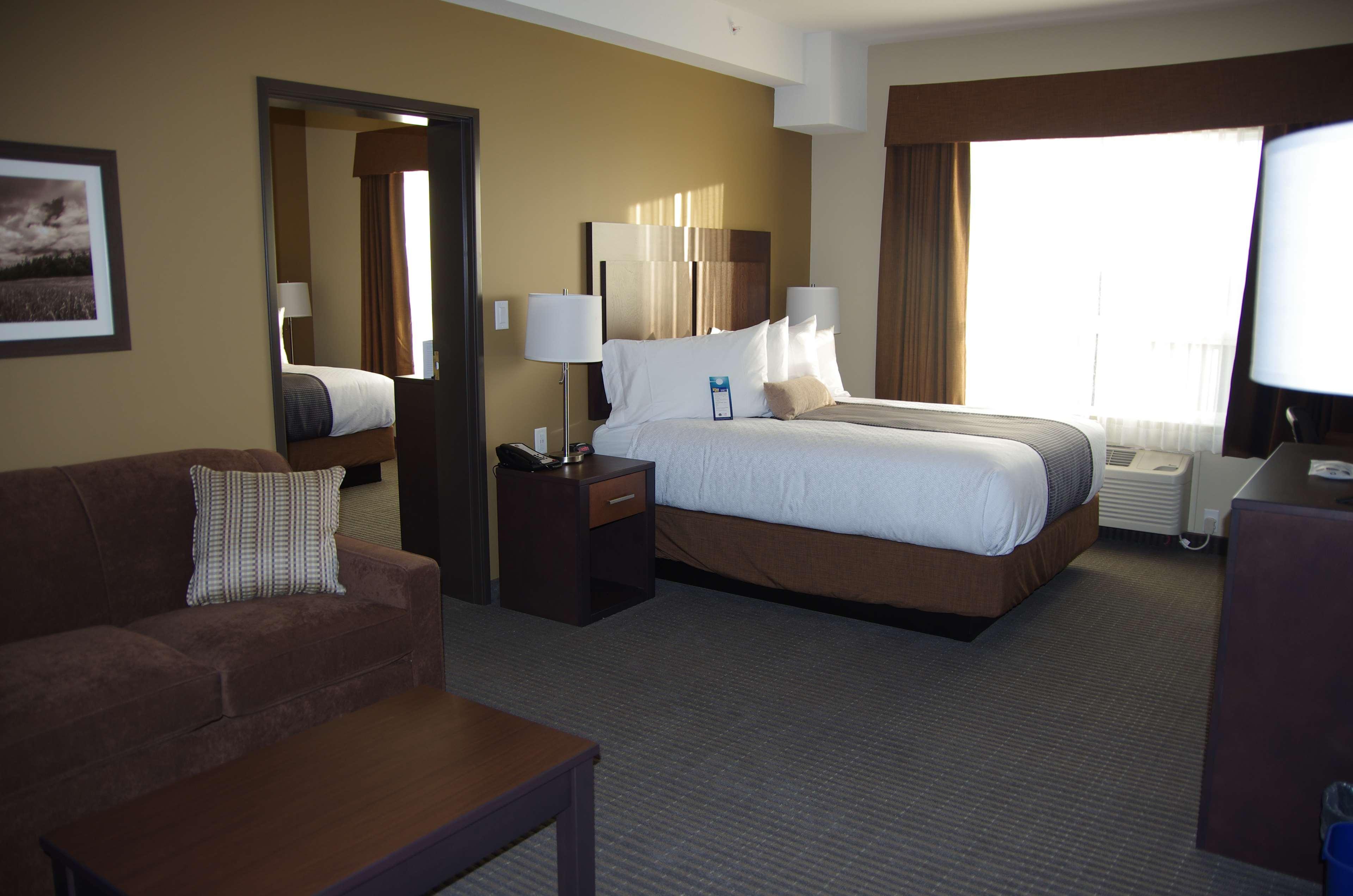Best Western Plus Lacombe Inn&Suites Exterior foto