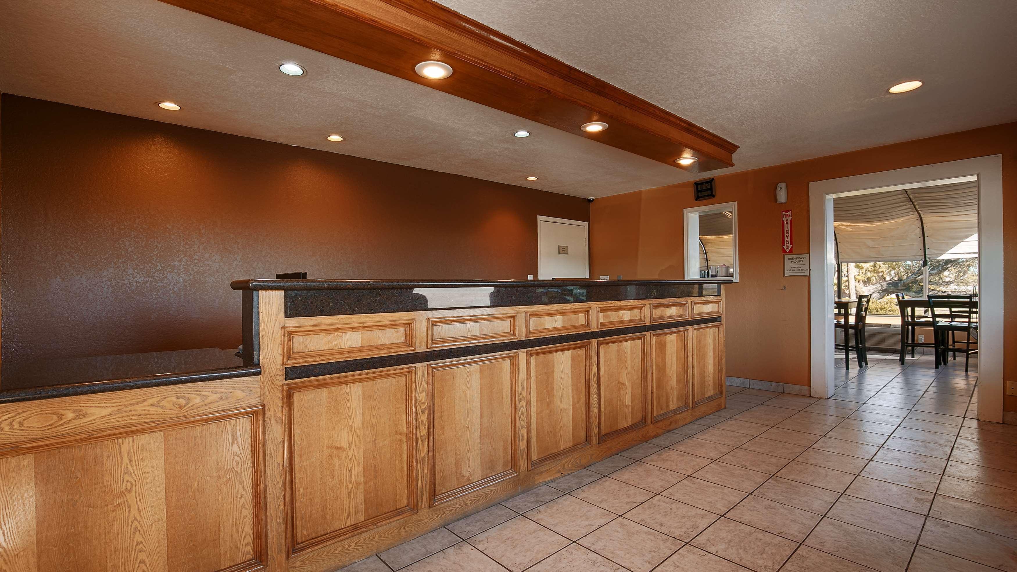 Best Western Plus Lacombe Inn&Suites Exterior foto