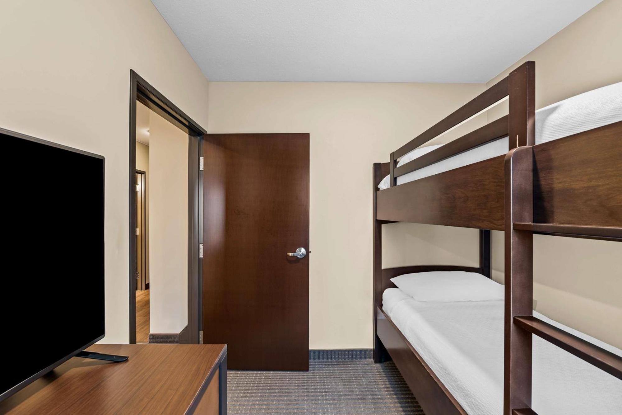 Best Western Plus Lacombe Inn&Suites Exterior foto