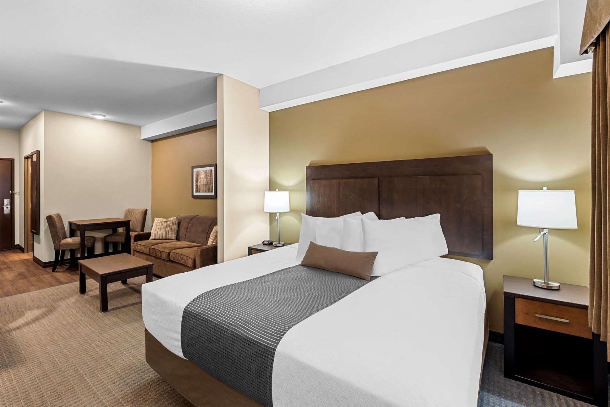 Best Western Plus Lacombe Inn&Suites Exterior foto