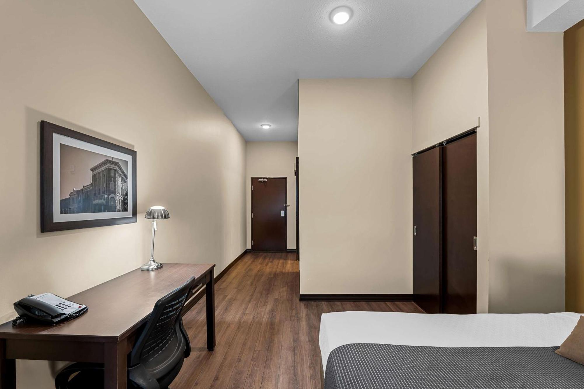 Best Western Plus Lacombe Inn&Suites Exterior foto