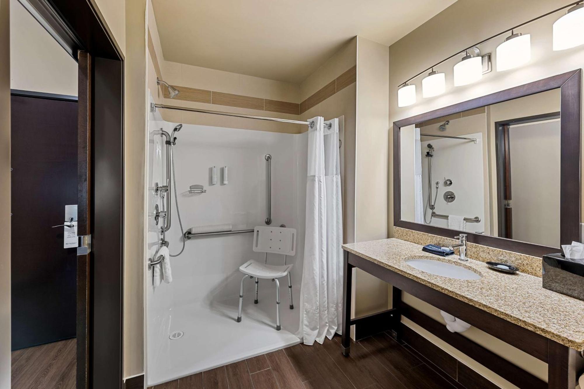 Best Western Plus Lacombe Inn&Suites Exterior foto