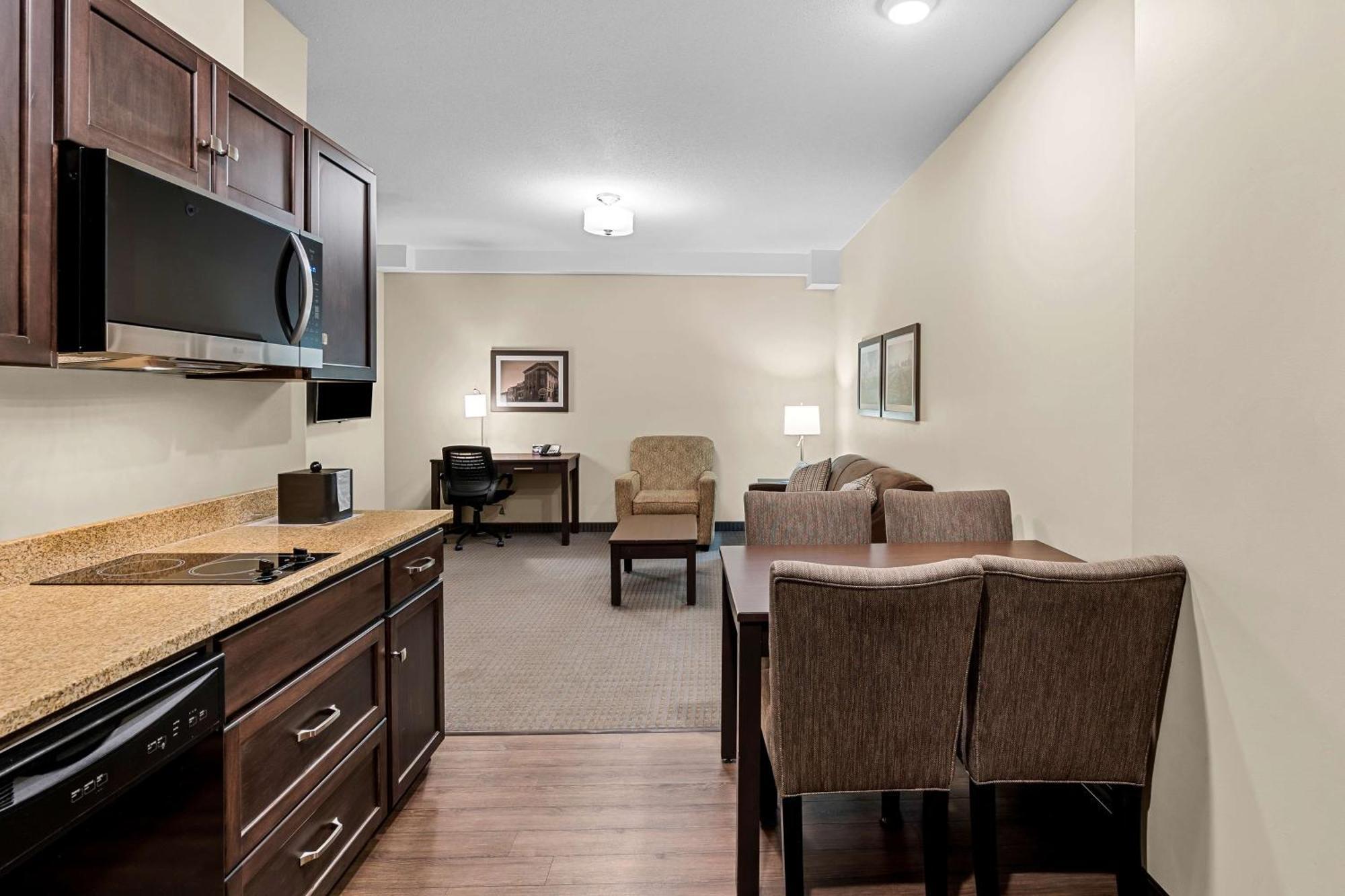 Best Western Plus Lacombe Inn&Suites Exterior foto