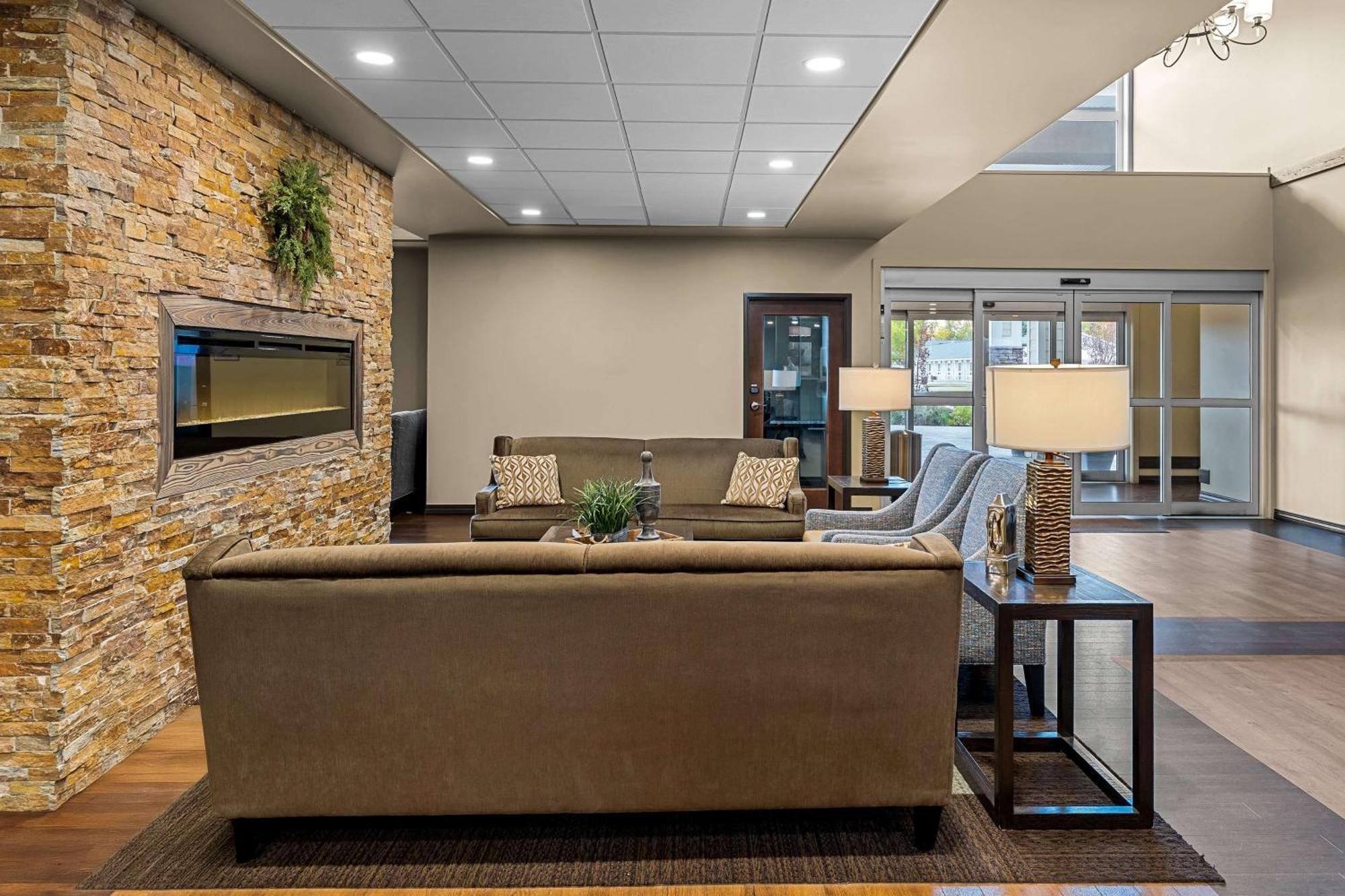 Best Western Plus Lacombe Inn&Suites Exterior foto