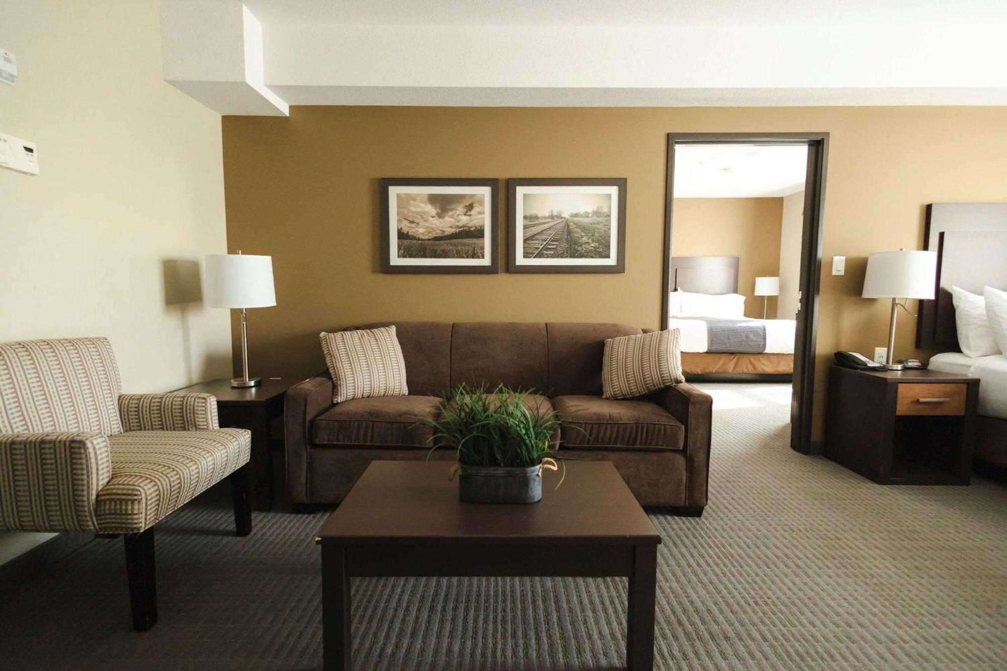 Best Western Plus Lacombe Inn&Suites Exterior foto