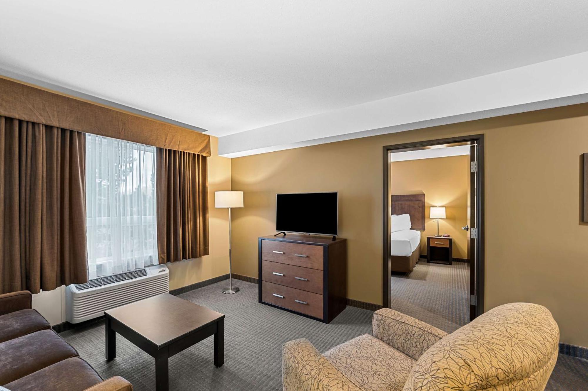 Best Western Plus Lacombe Inn&Suites Exterior foto