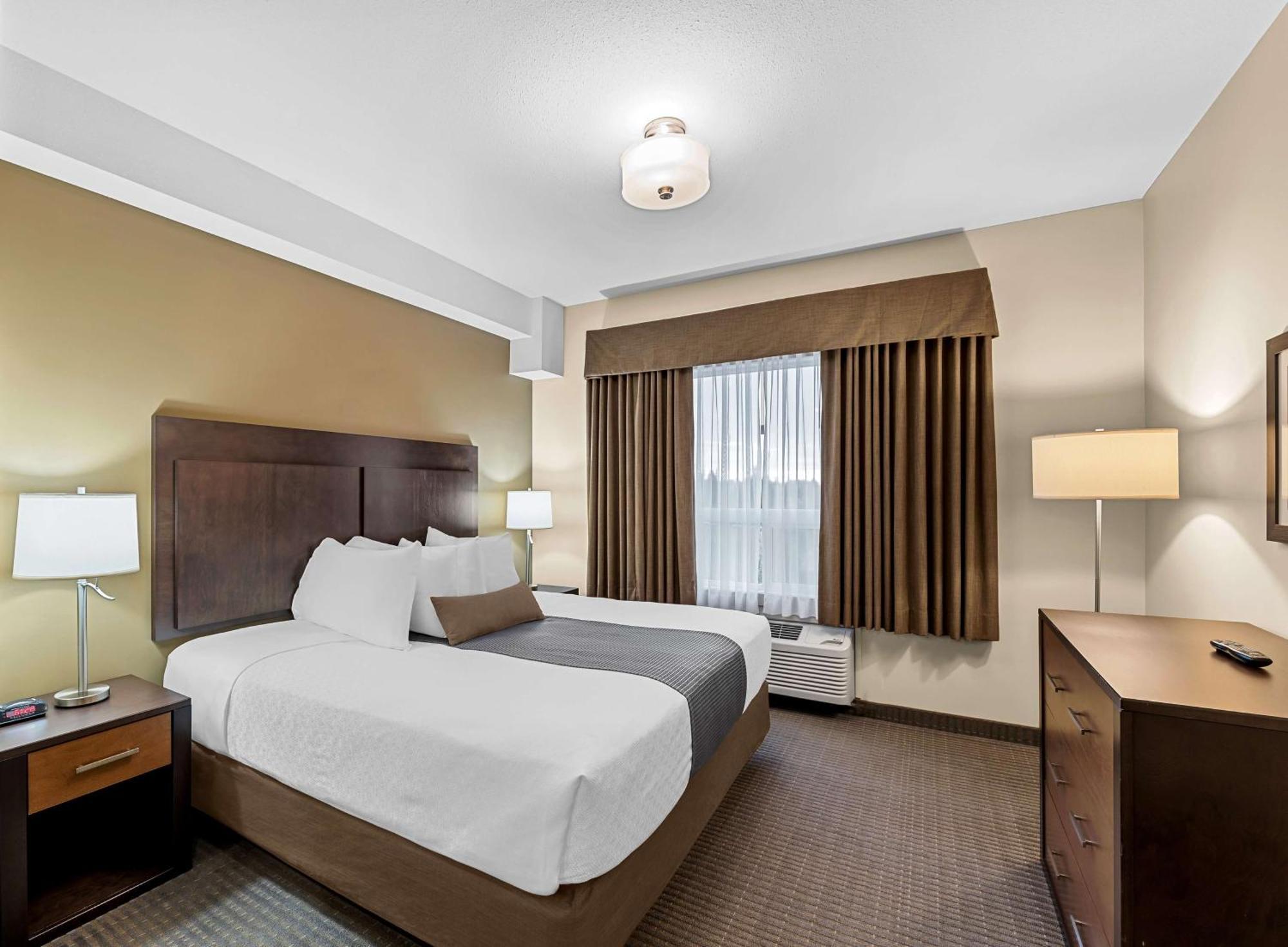 Best Western Plus Lacombe Inn&Suites Exterior foto