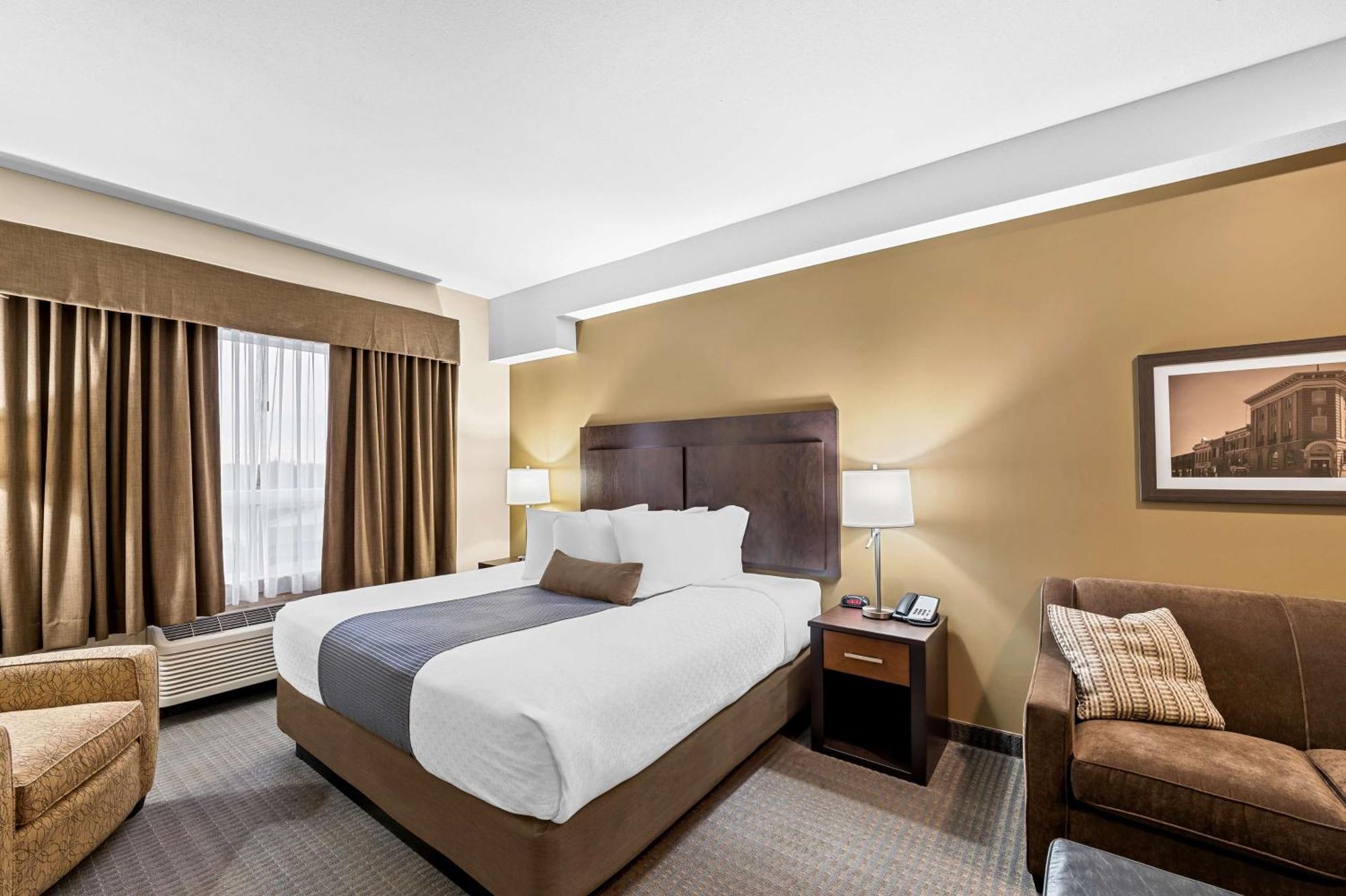 Best Western Plus Lacombe Inn&Suites Exterior foto